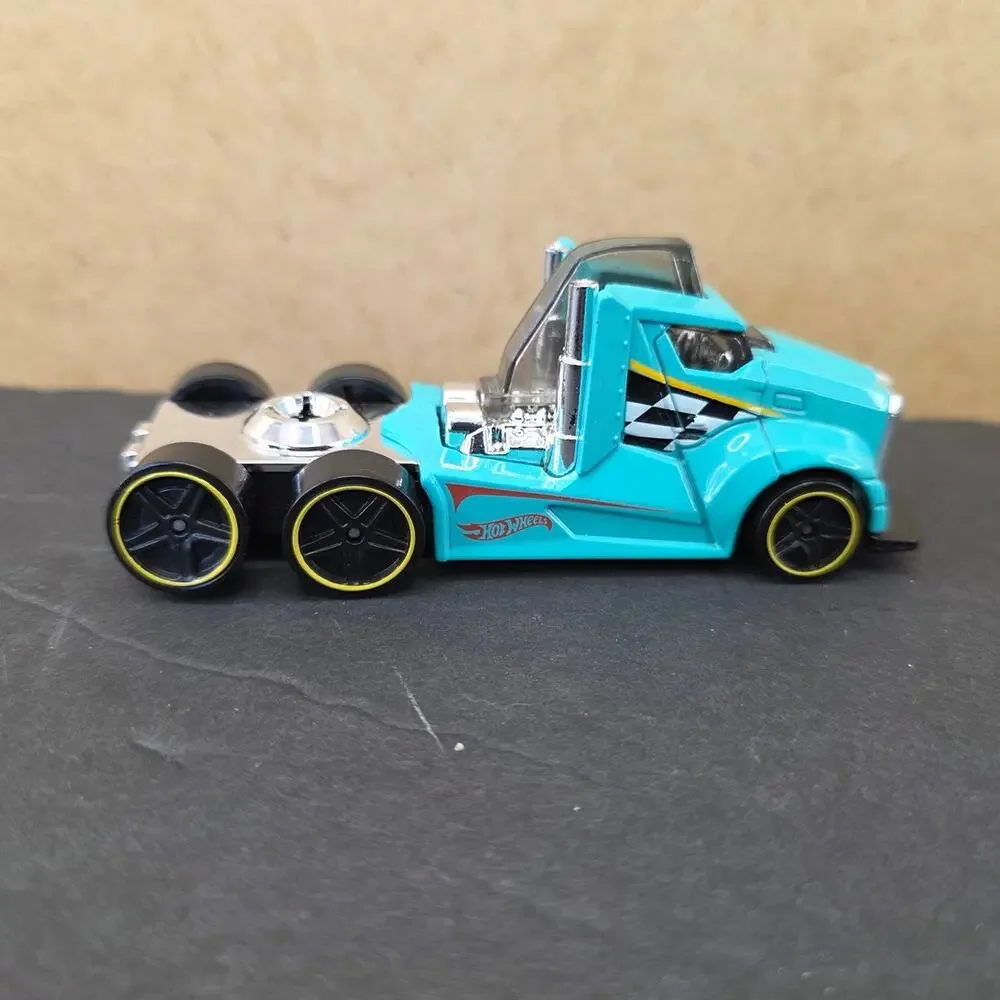 Hot Wheels Super Rig, Drivin' Wild 1:64 scale die-cast semi-truck cab